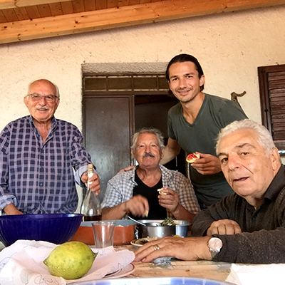 la famiglia beim Essen